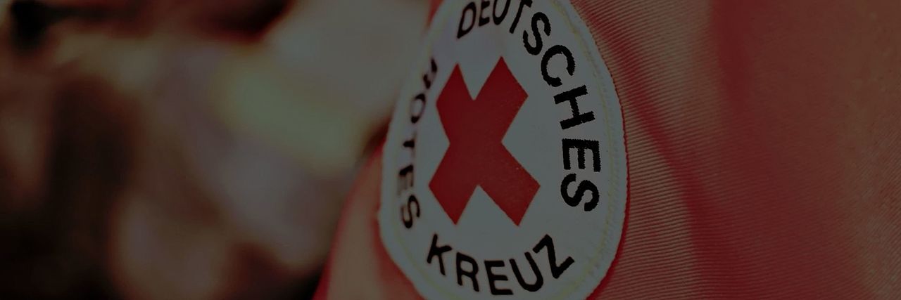 Jacke mit DRK-Log am Arm